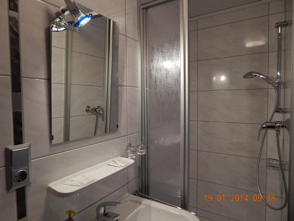 Gaestehaus Am Roemerbad 첼 안 데어 모젤 외부 사진