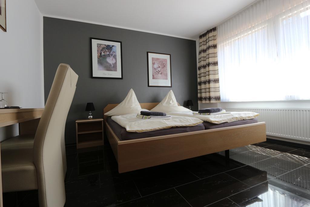 Gaestehaus Am Roemerbad 첼 안 데어 모젤 외부 사진