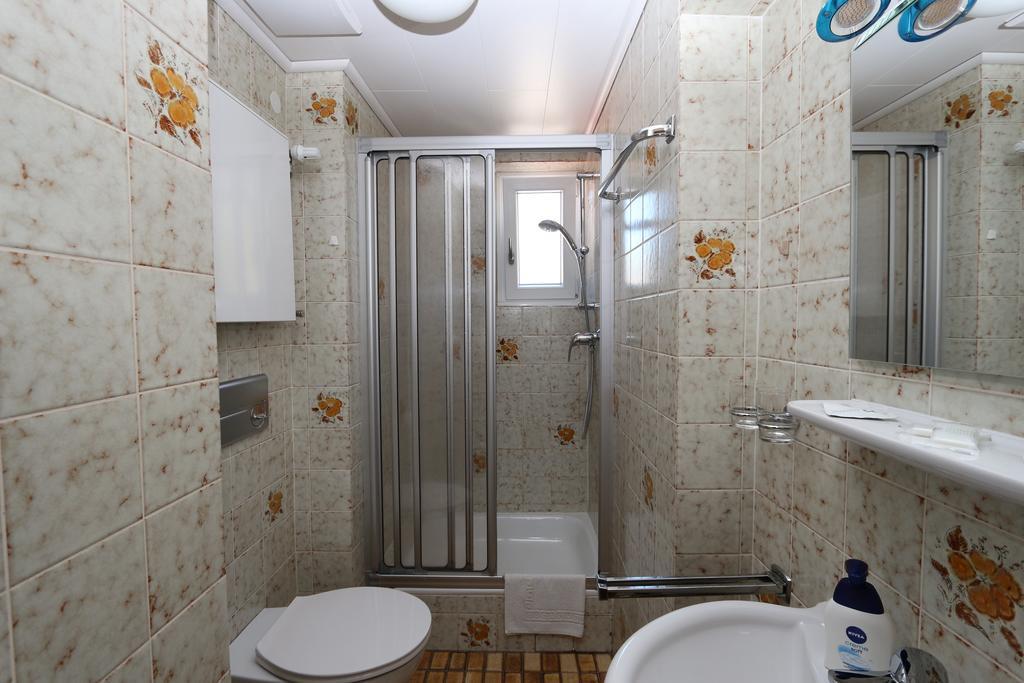 Gaestehaus Am Roemerbad 첼 안 데어 모젤 외부 사진